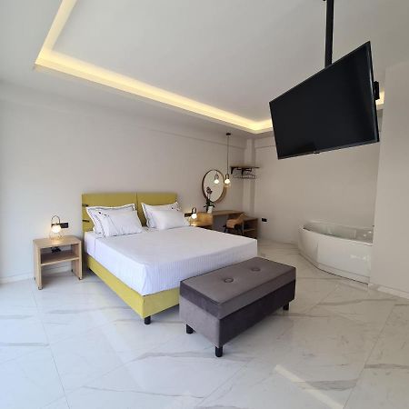 Ilia'S Luxury Suites - Adults Only Ксилокастрон Екстер'єр фото
